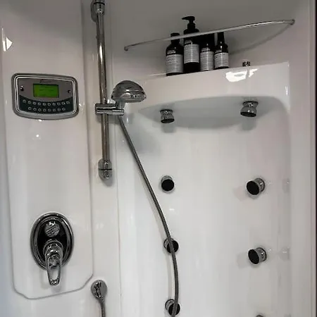 Moderne & Ruhige Messe-/ferienwohnung Nahe Dus Apartamento
